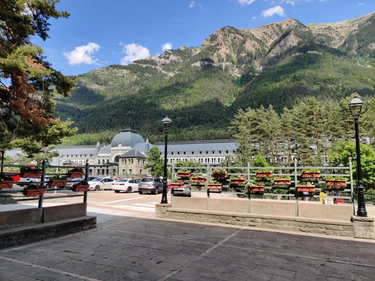 Appartement "Leo Pixel" Avairent Canfranc Estacion Extérieur photo