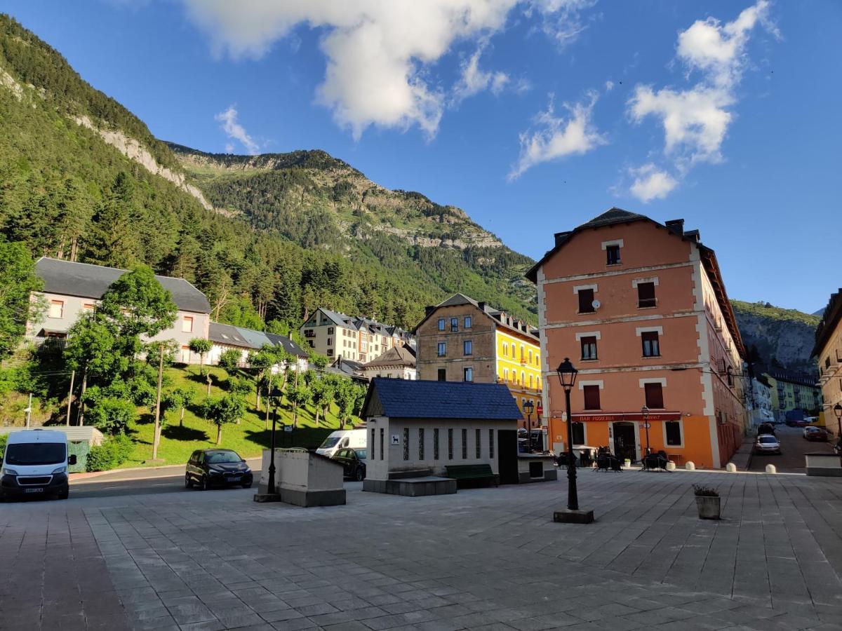 Appartement "Leo Pixel" Avairent Canfranc Estacion Extérieur photo