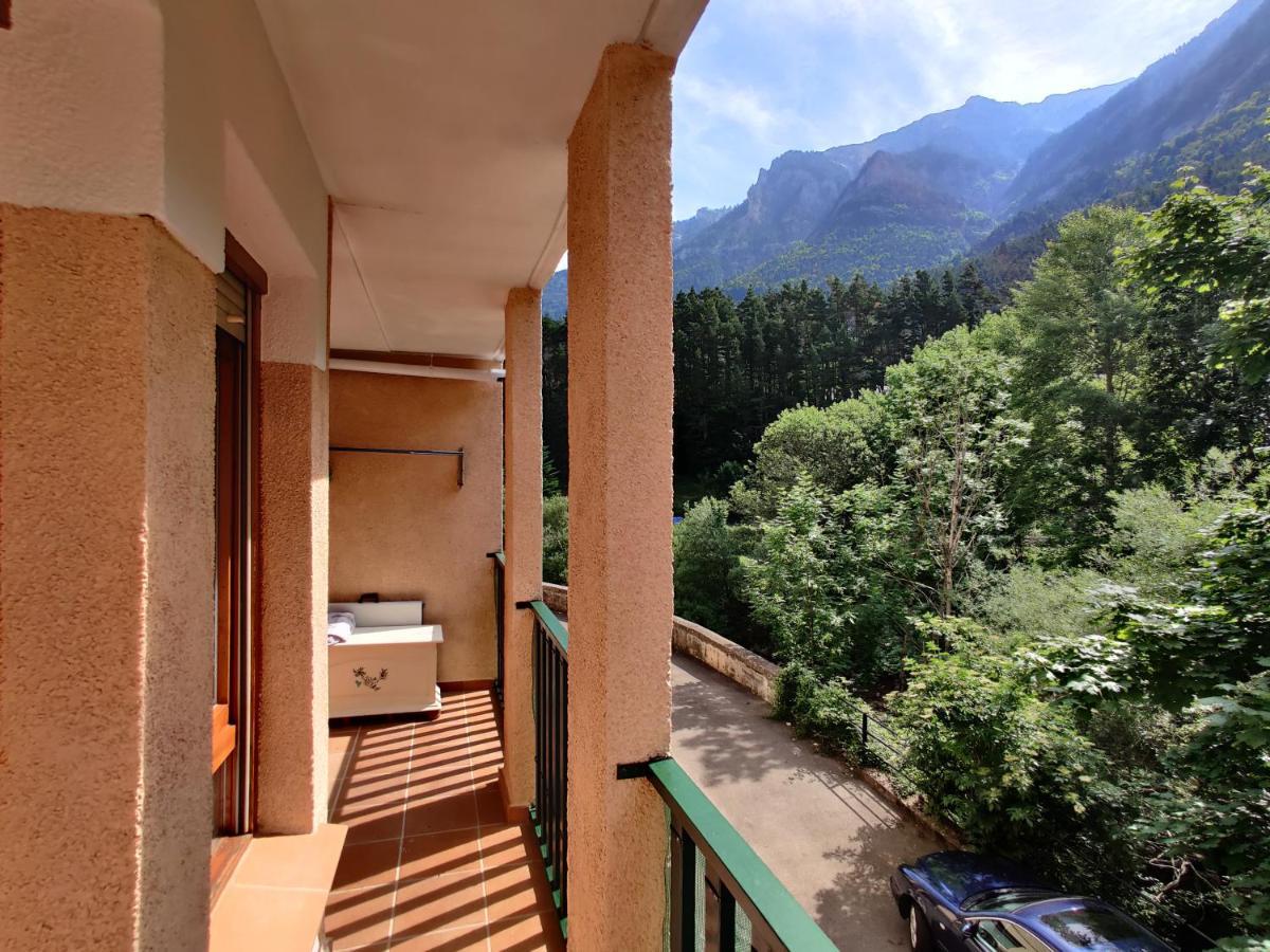 Appartement "Leo Pixel" Avairent Canfranc Estacion Extérieur photo