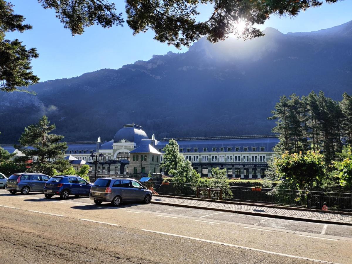 Appartement "Leo Pixel" Avairent Canfranc Estacion Extérieur photo