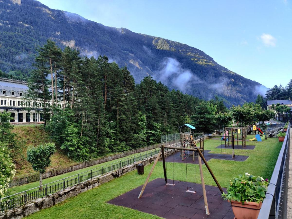 Appartement "Leo Pixel" Avairent Canfranc Estacion Extérieur photo